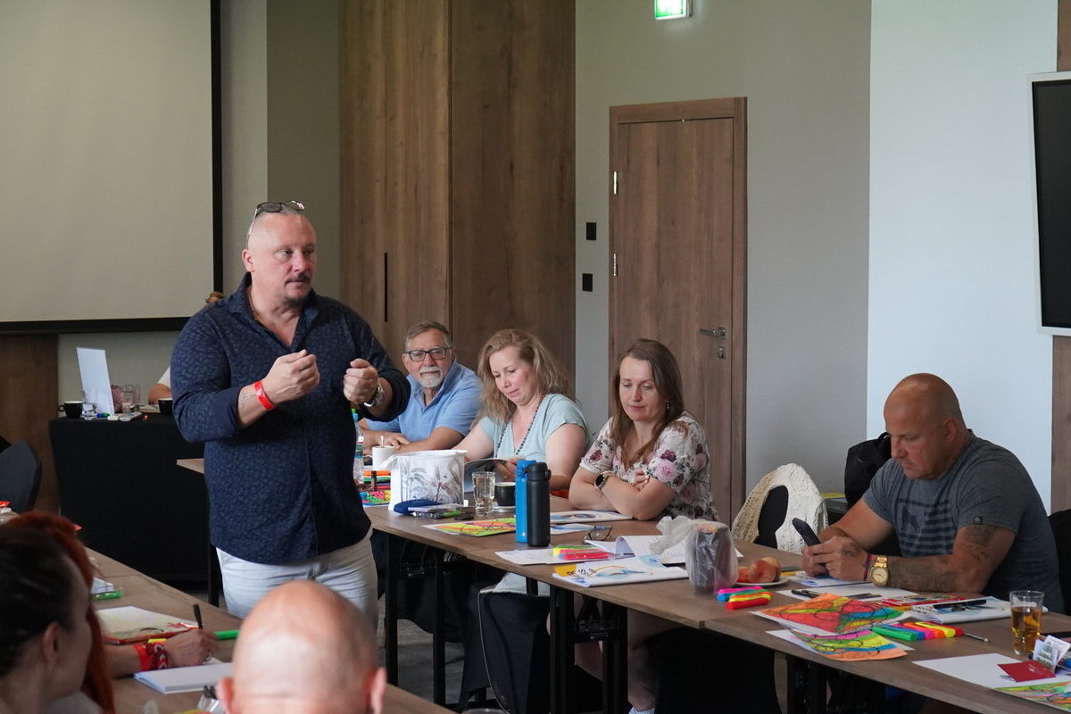 Sala szkoleniowa podczas warsztatu prowadzonego na żywo